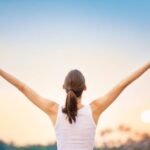 Seorang wanita yang menjaga kesehatan mental