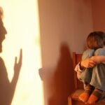 orangtua memarahi anaknya