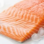 Sepotong daging ikan salmon